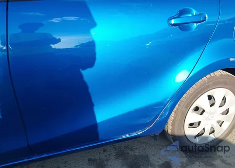 2012 Toyota Prius C Technology из США, поврежденный, VIN JTDKDTB3XC1507654